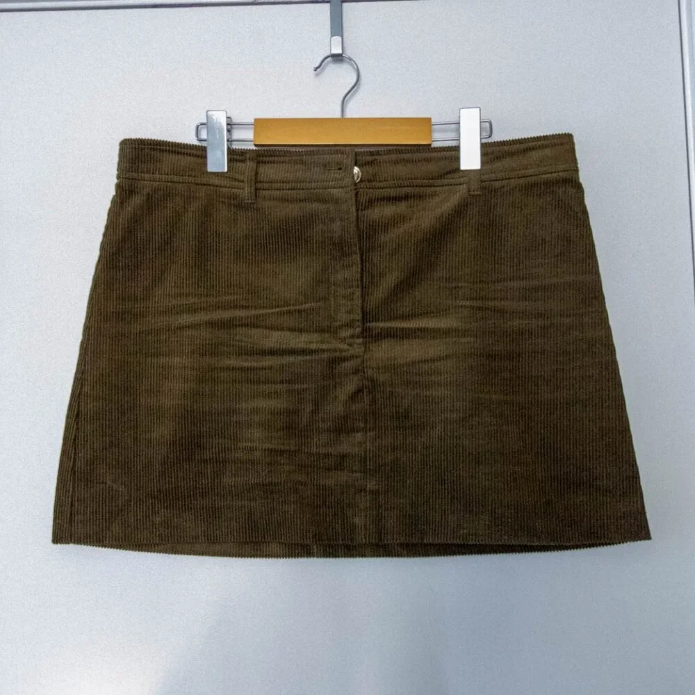 H&M Olive Green Corduroy Mini Skirt - Picture 2 of 3